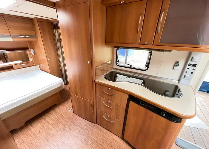 مكان تخييم Your Camp هيل