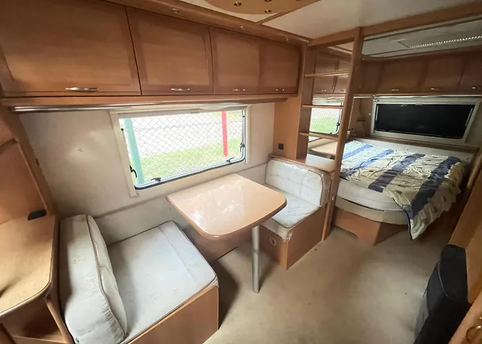 مكان تخييم Your Camp هيل